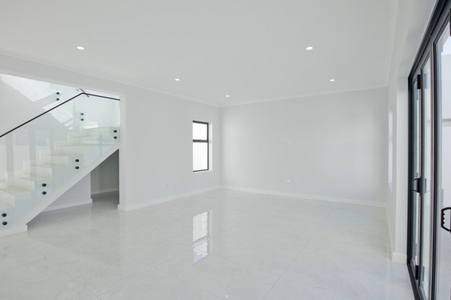 5 Bedroom Property for Sale in Sandown Western Cape